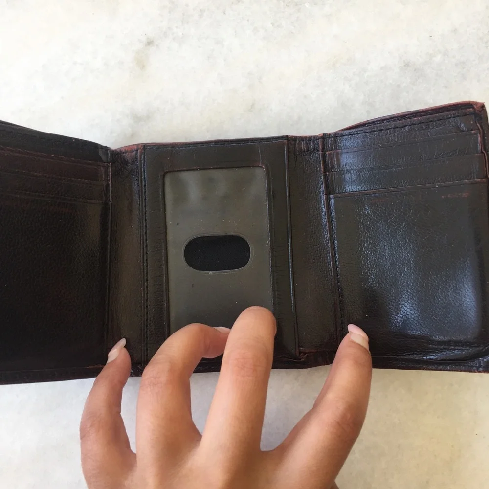 Classic Men's Leather Bifold Wallet - Brown